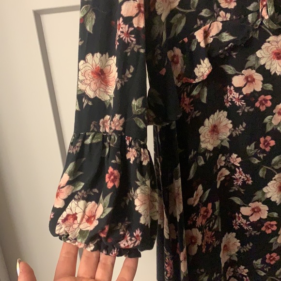 American Eagle floral dress - Picture 4 of 5